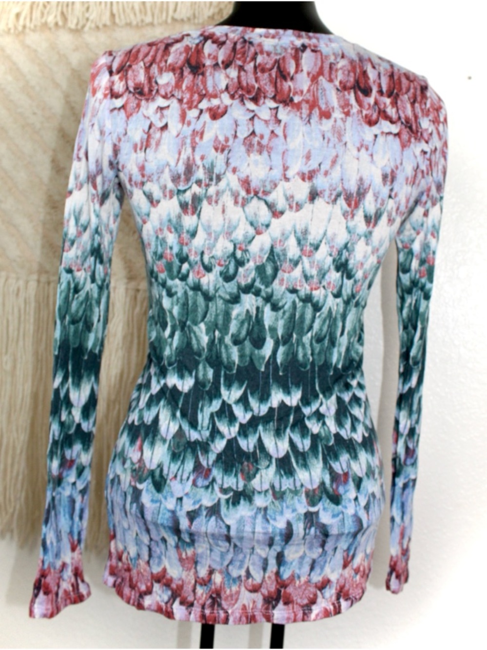 BCBG MAXAZRIA Medium Women's V-Neck Feather-Print Long Sleeve Top Green Multi - Picture 3 of 4